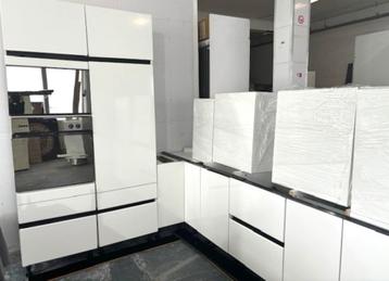Complete hoogglans wit keuken met alle apparatuur  €1.949,-