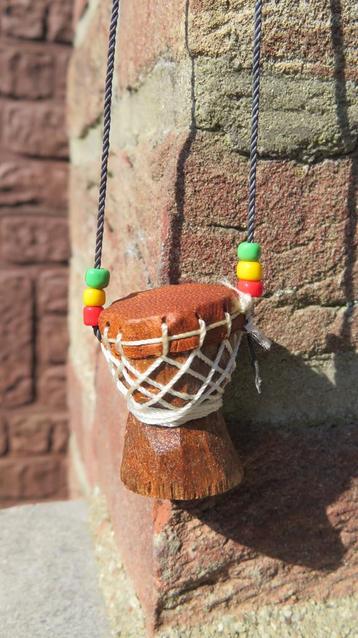 Collier rasta en tambourin, Neuf, Enlèvement ou Envoi, Autres représentations, Brun