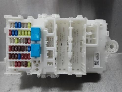 ZEKERINGKAST Honda Jazz (GK / GP) (01-2015/-) (747056400W), Auto-onderdelen, Elektronica en Kabels, Honda, Gebruikt