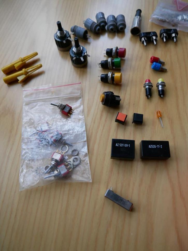 Set van verschillende elektronische componenten, Hobby en Vrije tijd, Elektronica-componenten, Nieuw, Ophalen of Verzenden