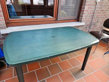 Tuintafel beschikbaar voor biedingen