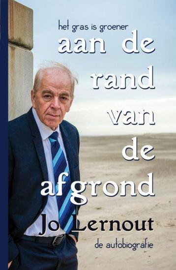 Het gras is groener aan de rand van de afgrond  beschikbaar voor biedingen