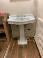 Lavabo rétro sur pied avec robinets récents !, Maison & Meubles, Salle de bain | Meubles de Salle de bain, Comme neuf