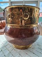 Ronde koperen pot, Enlèvement