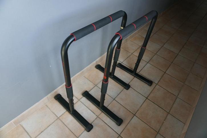 Barres à dips training station 100, Sport en Fitness, Fitnessmaterialen, Zo goed als nieuw, Overige typen, Armen, Borst, Rug, Ophalen