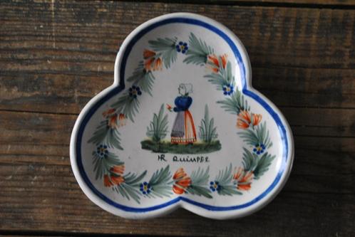 Klein schaaltje met polylobben op poten van HR Quimper, Antiek en Kunst, Antiek | Keramiek en Aardewerk, Ophalen of Verzenden