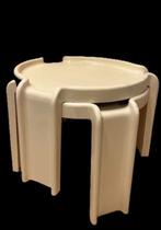 Kartell tafeltjes, Huis en Inrichting, Krukjes, Ophalen, Zo goed als nieuw, Kunststof