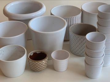 Lot 20 witte cache-pots beschikbaar voor biedingen