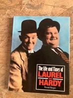 Larry and hardy boeken/ VHS /kalender, Enlèvement ou Envoi