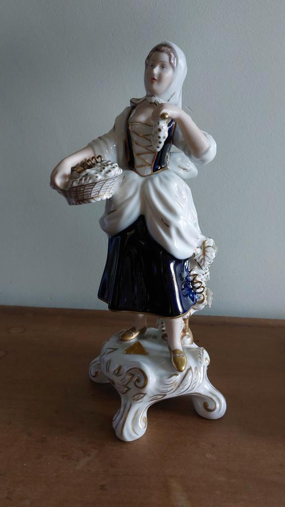 Royal Dux Bohemia femme de style rococo, Antiquités & Art, Antiquités | Porcelaine, Enlèvement ou Envoi