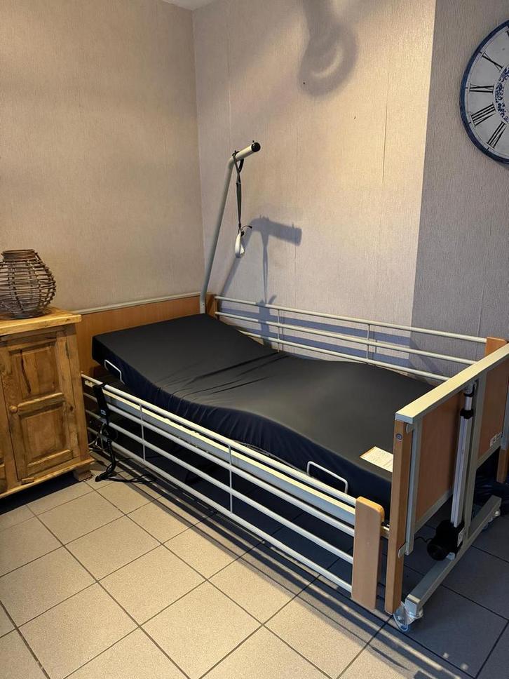 Ziekenhuisbed - thuiszorg bed - zorgbed, Diversen, Verpleegmiddelen, Ophalen
