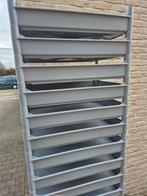 Grijze stapelbare bakken op pootjes, Doe-het-zelf en Bouw, Kratten en Dozen, Ophalen, Gebruikt, 50 tot 75 cm, Minder dan 40 cm