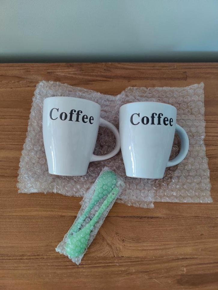 Nieuwe koffietassen met stenen lepeltjes, Huis en Inrichting, Keuken | Servies, Nieuw, Kop(pen) en/of Schotel(s), Keramiek, Ophalen of Verzenden