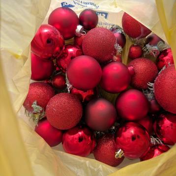 GRATIS AF TE HALEN - Lot met 25 à 35 rode Kerstballen, Enlèvement, Utilisé