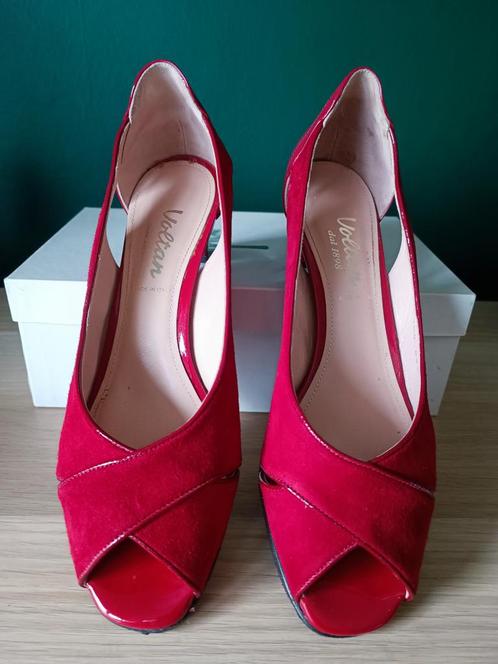 Rode pumps van het merk Voltan, Kleding | Dames, Schoenen, Zo goed als nieuw, Pumps, Rood, Ophalen of Verzenden