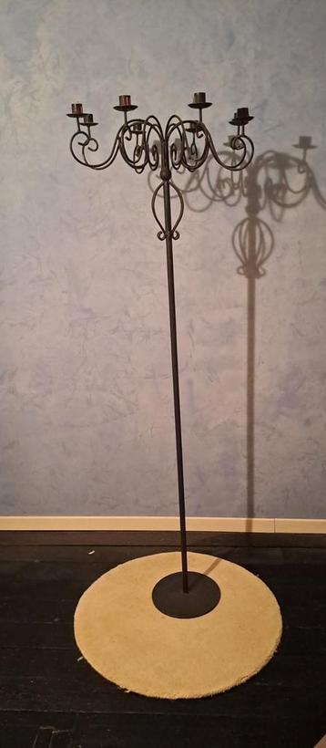 Kandelaar- gietijzer - 8 armen - staander beschikbaar voor biedingen