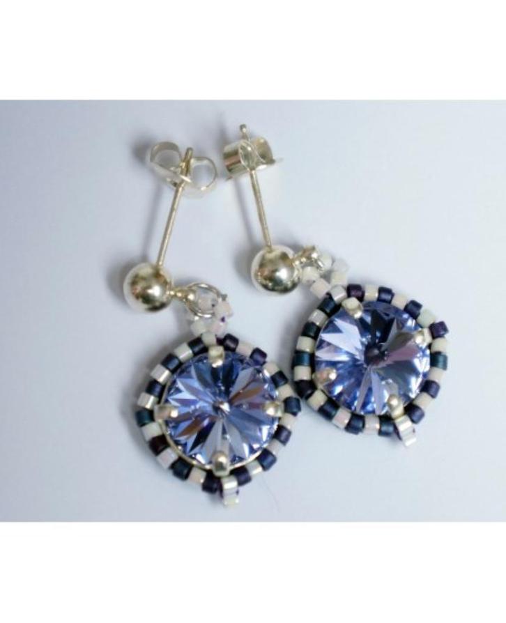 Boucles d'oreilles rondes bleues et blanches, Handtassen en Accessoires, Oorbellen, Nieuw, Hangers, Overige materialen, Blauw