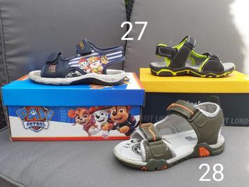 Sandalen voor kinderen beschikbaar voor biedingen