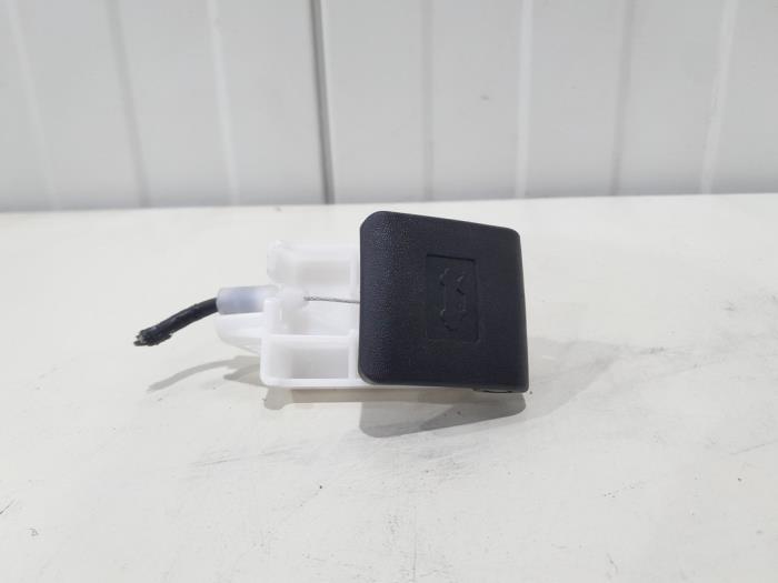 Levier capot d'un Toyota C-HR, Autos : Pièces & Accessoires, Carrosserie & Tôlerie, Toyota, Utilisé, 3 mois de garantie, Enlèvement ou Envoi