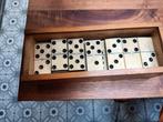 Oude Domino stenen met nagel,in houten kistje., Ophalen