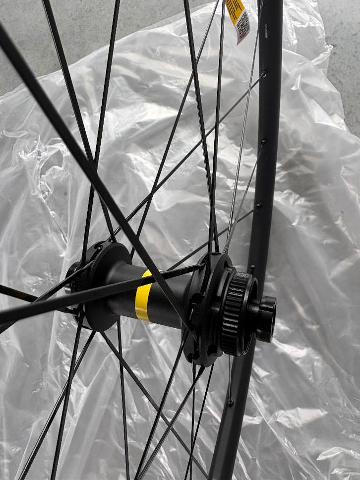 Mavic complete wielset met binnen- en buitenband (NIEUW), Fietsen en Brommers, Fietsonderdelen, Nieuw, Racefiets, Wiel, Ophalen