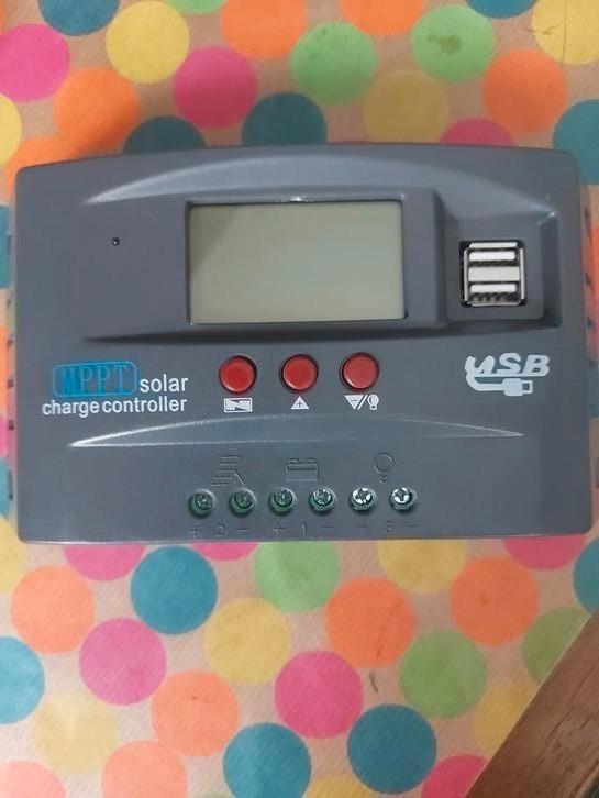 12/24 V zonnelaadregelaar, PWM, Muziek en Instrumenten, Instrumenten | Toebehoren, Zo goed als nieuw, Ophalen