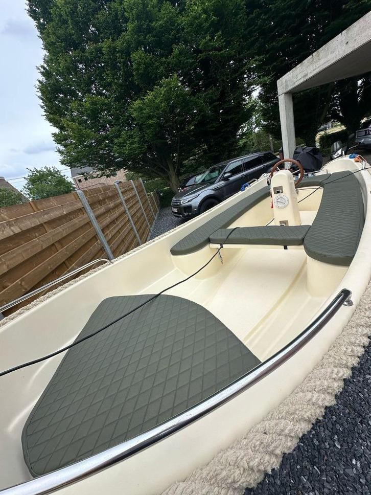 prachtige Corsiva 430 sloep met volledig nieuwe kussens, Watersport en Boten, Sloepen, Zo goed als nieuw, Tot 10 pk, 3 tot 6 meter