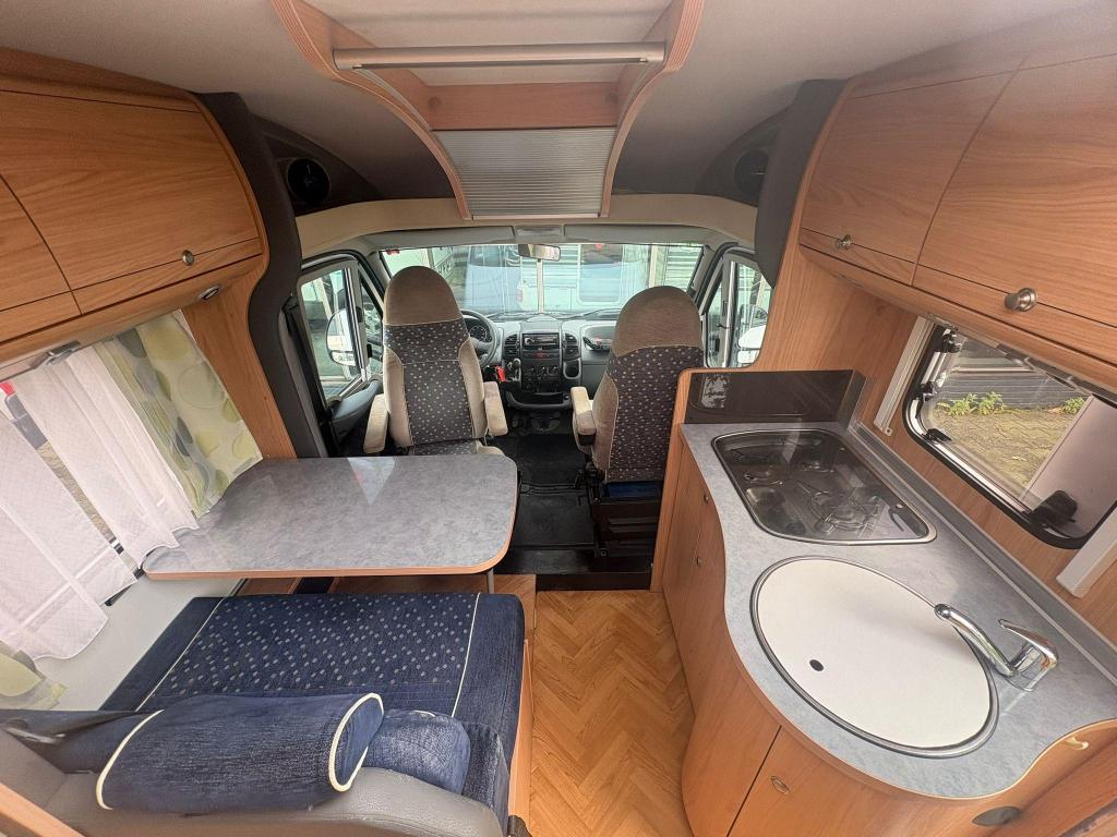 ② Bürstner Solano T 700 Top Indeling,Enkelebedden — Mobilhomes — 2dehands