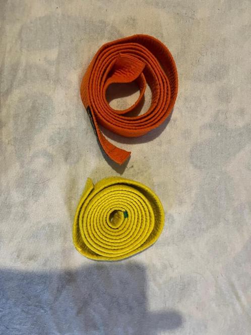 2 ceintures jaune et orange   art martiaux karaté, Sport en Fitness, Vechtsporten en Zelfverdediging, Zo goed als nieuw, Karate
