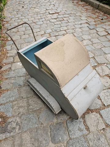 Kinder/poppenwagen antiek in hout beschikbaar voor biedingen