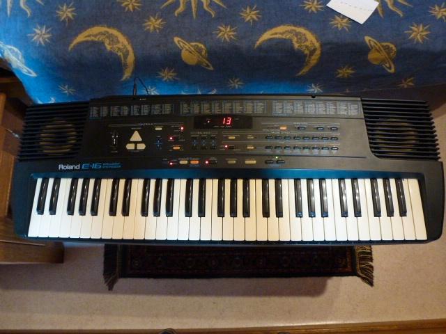 Synthétiseur intelligent Roland E-16, Musique & Instruments, Synthétiseurs, Comme neuf, 61 touches, Roland, Avec connexion MIDI