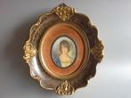 19e eeuws miniatuur schilderij jonge vrouw fraai kader b1 mo, Ophalen of Verzenden