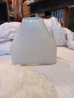 Vase blanc spécial, Enlèvement