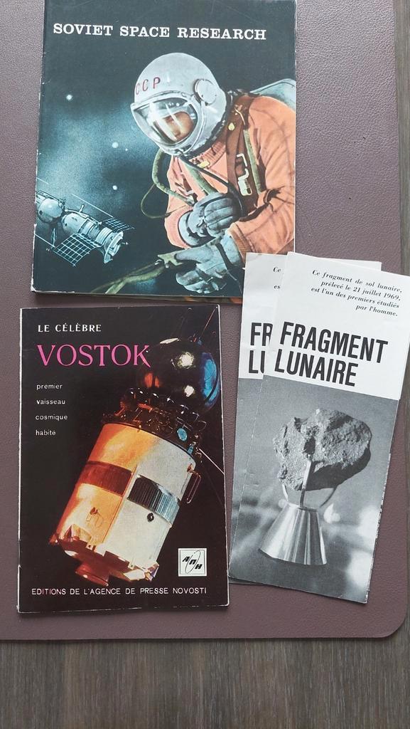 voyage dans l'espace. Livres Vostok, recherche spatiale sovi, Collections, Aviation, Comme neuf, Enlèvement ou Envoi