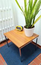 Vintage bijzettafeltje - seventies 70's, Huis en Inrichting, Tafels | Salontafels, Retro, vintage, 50 tot 100 cm, Zo goed als nieuw