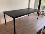 Moderne zwarte tafel, metalen poederlak onderstel, Huis en Inrichting, Tafels | Salontafels, Ophalen