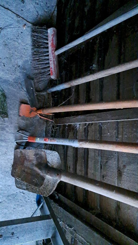 GRATIS GRATIS tuinalaam voor in de tuin te werken, Tuin en Terras, Hand-tuingereedschap, Gebruikt, Spade, Ophalen of Verzenden