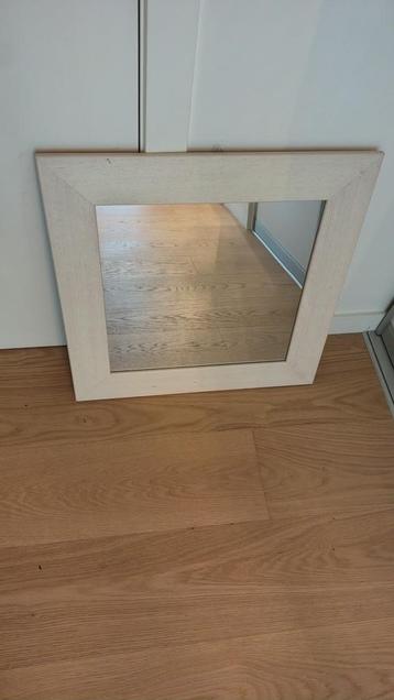 Spiegel beschikbaar voor biedingen