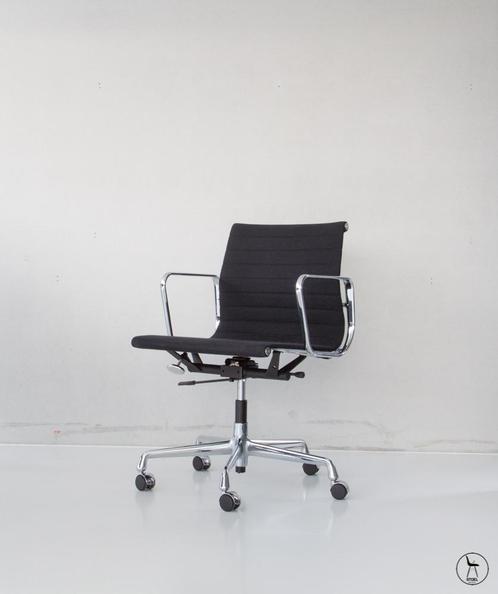 Vitra Eames Ea 117 chroom zwart hopsak bureaustoelen, Huis en Inrichting, Bureaustoelen, Zo goed als nieuw, Bureaustoel, Zwart