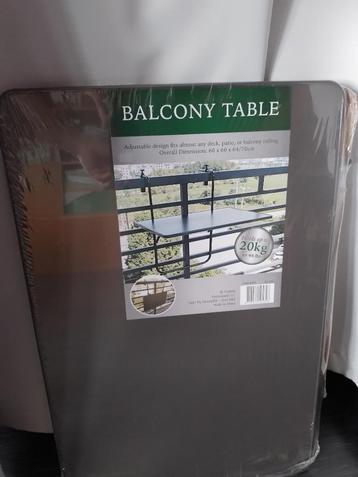 table de balcon suspendue
