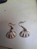 Oorringen  van schelpjes, Overige materialen, Beige, Ophalen of Verzenden, Hangers