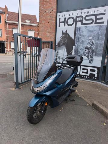 Pcx 125 2024 top case  beschikbaar voor biedingen