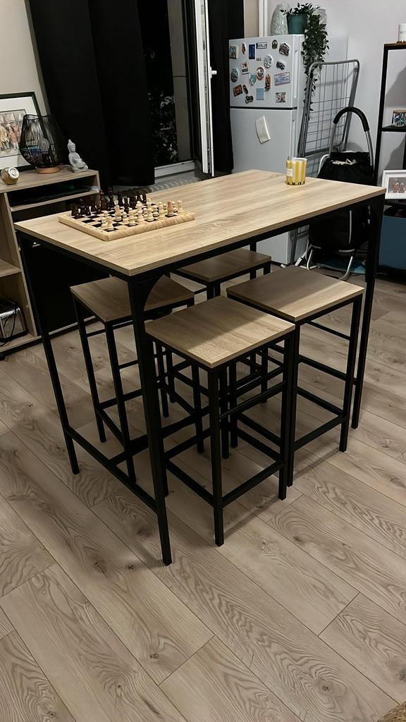 Table avec chause haute - Très bon état - 110€, Huis en Inrichting, Barren, Zo goed als nieuw, Inclusief barstoelen, Ophalen