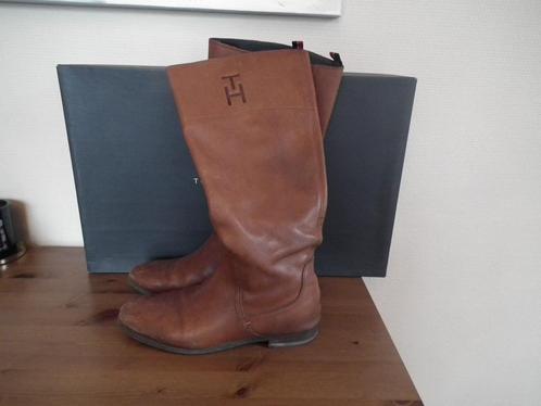 Une paire de botte en cuir pour femme (TOMMY HILFIGER) 41, Vêtements | Femmes, Chaussures, Porté, Bottes hautes, Brun, Envoi