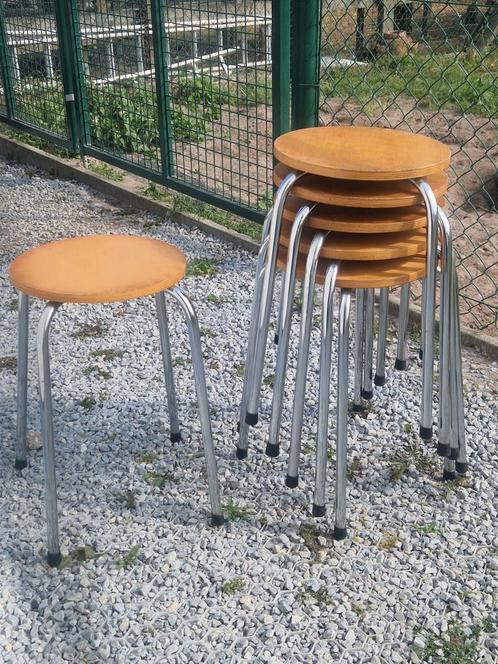 Stapelbare industriële chroom hout krukjes , 6 in voorraad, Antiek en Kunst, Antiek | Meubels | Stoelen en Sofa's, Ophalen