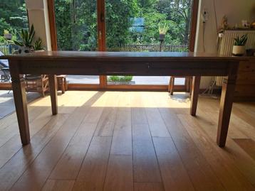 Grenen rechthoekige tafel beschikbaar voor biedingen