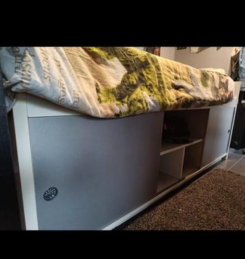 Middelhoge hoogslaper met kasten onderaan 120€ beschikbaar voor biedingen