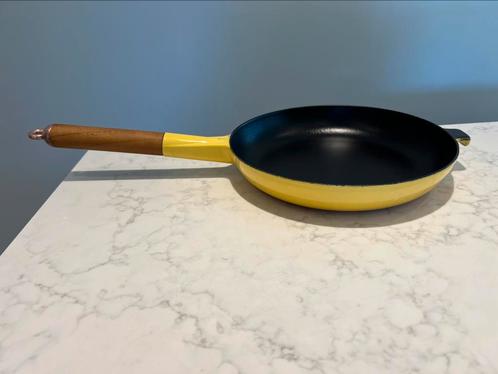 Le Creuset La Mama koekenpan 26 cm Ombre Jeune gebruikt, Huis en Inrichting, Keuken | Potten en Pannen, Gebruikt, Koekenpan of Braadpan