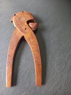 Antieke notenkraker, Enlèvement