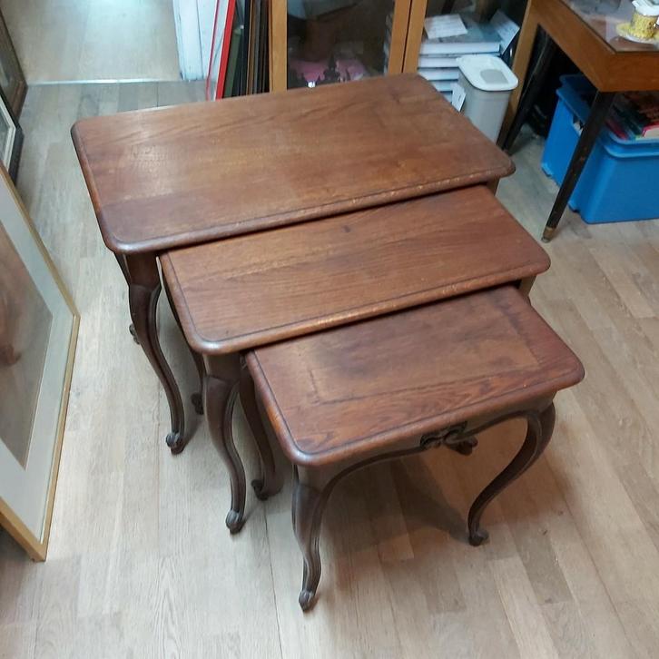 Hout massief 3 bijzettafels, Antiek en Kunst, Antiek | Meubels | Tafels, Ophalen of Verzenden